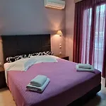 Ξενοδοχείο με διαμερίσματα Christina 4*