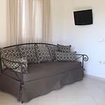 Ξενοδοχείο με διαμερίσματα Christina 4*