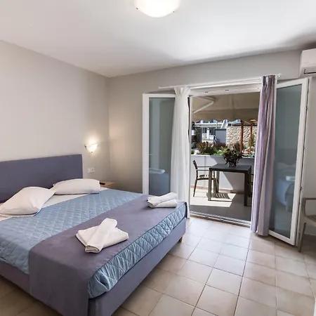 Christina Apart Otel 4*