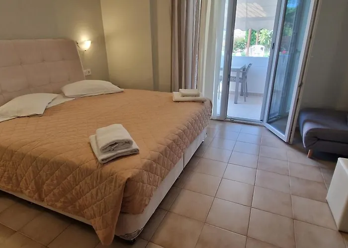 Christina Apart Otel Lygia (Lefkada)